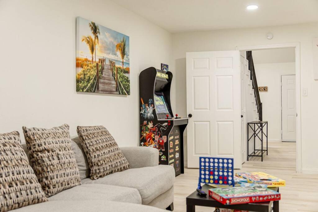 Roomy Home 5 Mins From Attractions Galveston Extérieur photo
