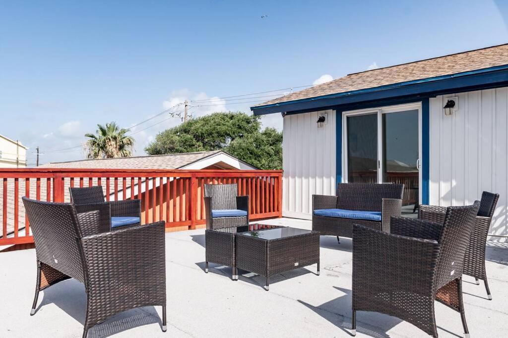 Roomy Home 5 Mins From Attractions Galveston Extérieur photo